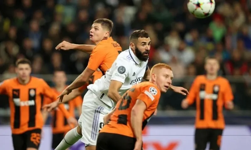 Sân vận động cũ ở Shakhtar Donetsk là gì?